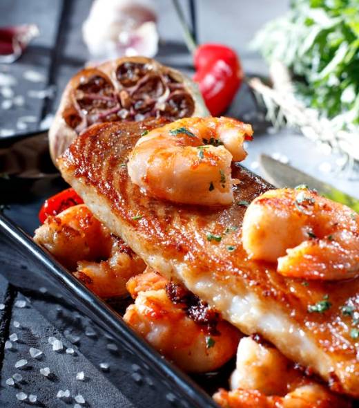 free-photo-of-delicious-seafood-dish-with-grilled-fish-and-shrimp