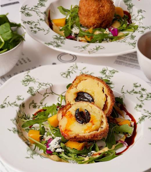 free-photo-of-gourmet-salad-with-cheese-filled-croquettes